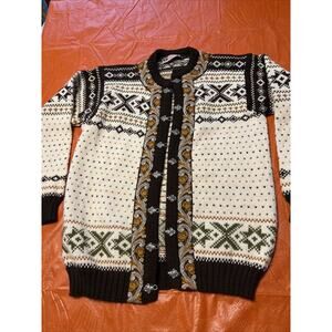 Woman’s Vossknit Sweater 100% virgin Wool Size Xl